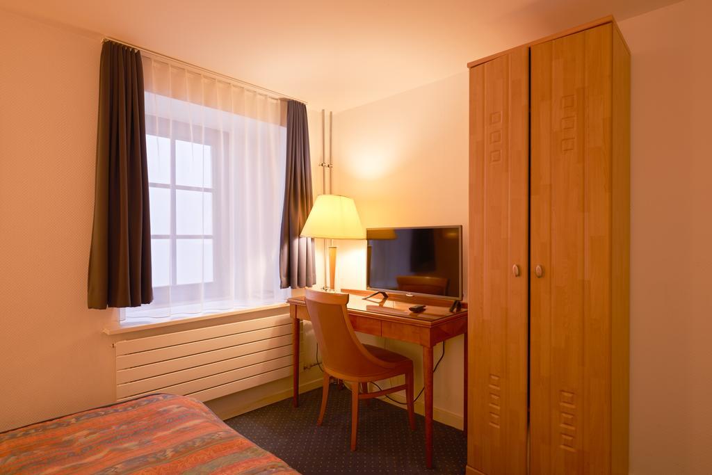 Hotel Hine Adon Фрібур Екстер'єр фото